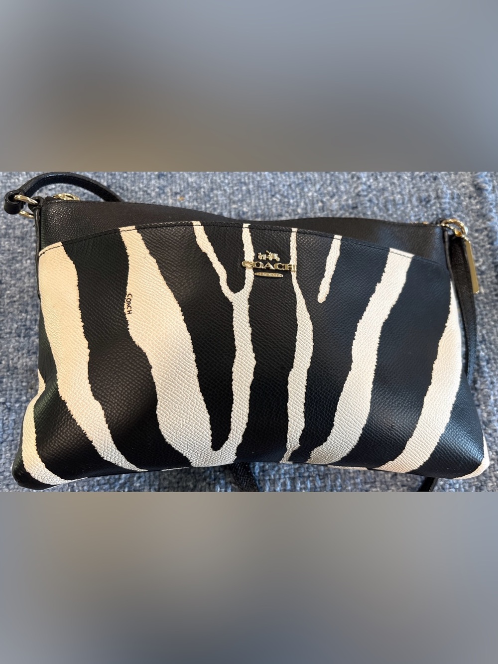 COACH ZEBRA PRINT CROSSBODY RETAIL $228 LIKE NEW (I) - Picture 11 of 11